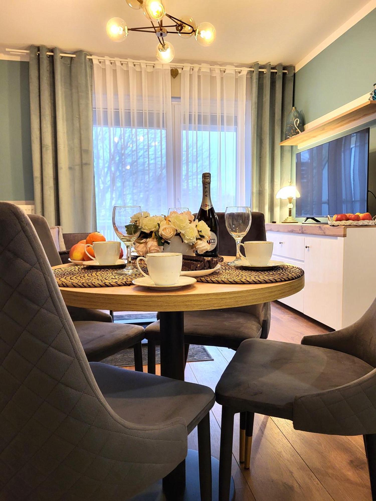 Miodowy Dom Exspanse Apartament 2 Lub 3 Pokoje Z Tarasem I Parkingiem โควอบเซก ภายนอก รูปภาพ