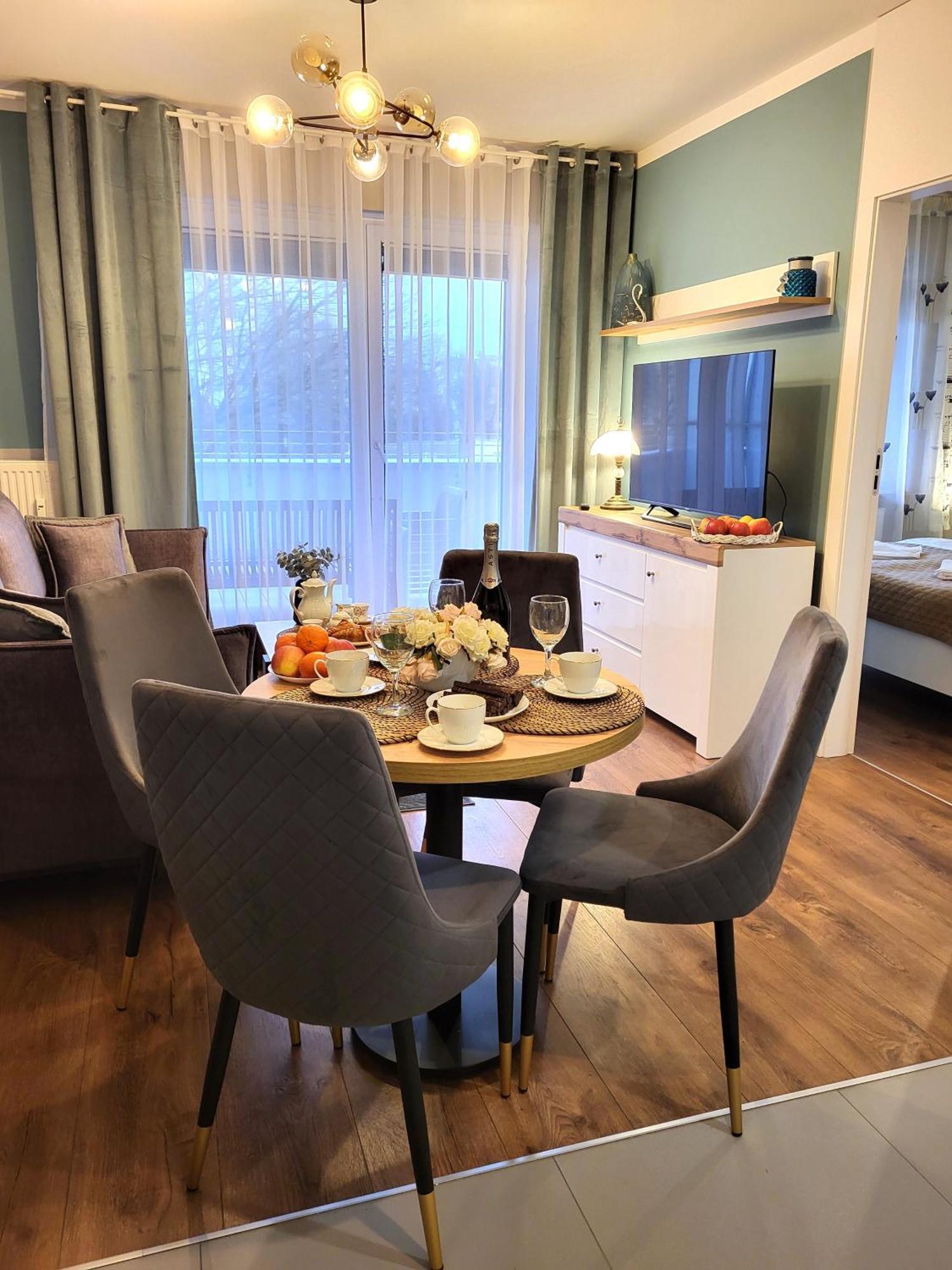 Miodowy Dom Exspanse Apartament 2 Lub 3 Pokoje Z Tarasem I Parkingiem โควอบเซก ภายนอก รูปภาพ