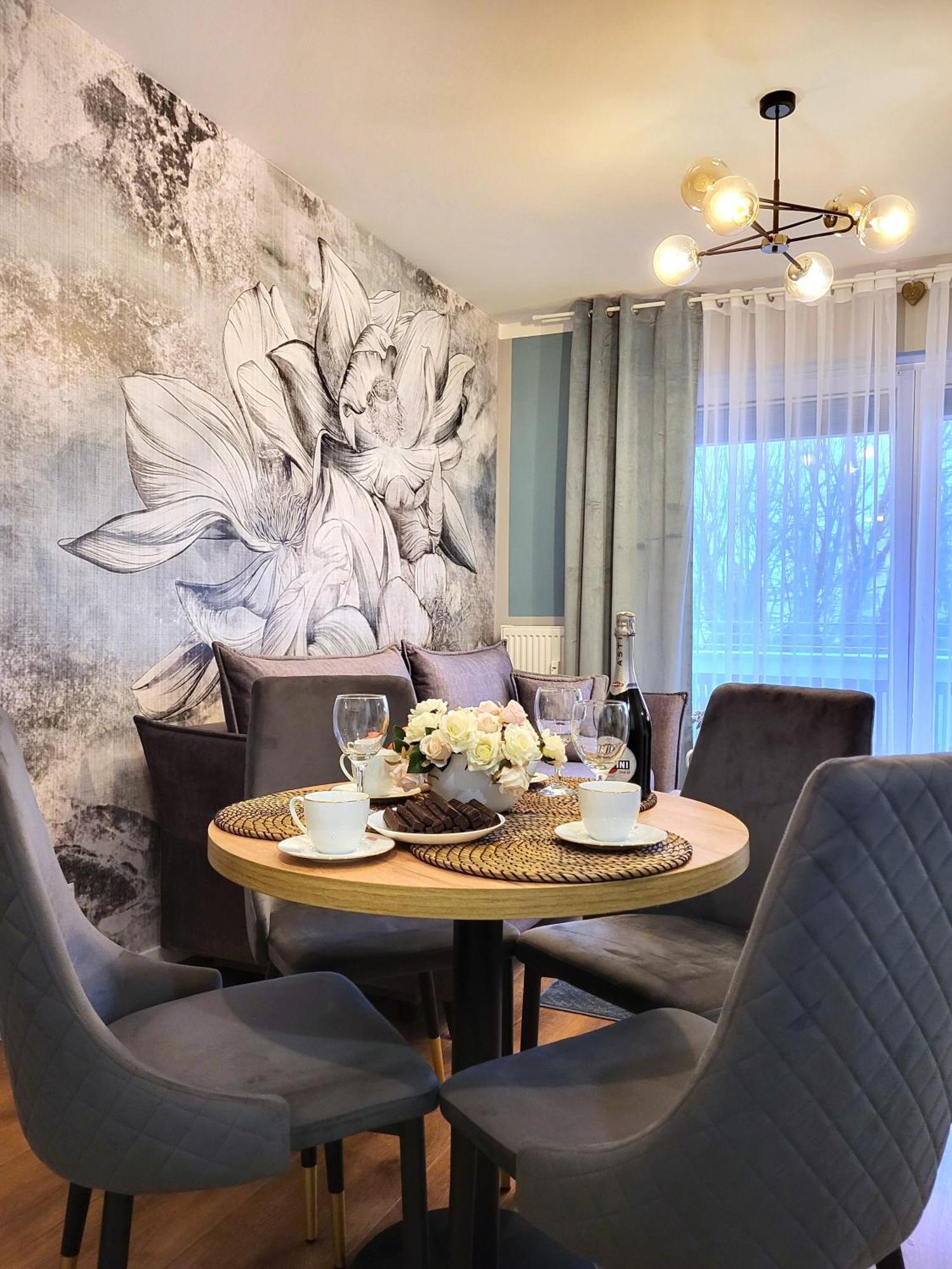 Miodowy Dom Exspanse Apartament 2 Lub 3 Pokoje Z Tarasem I Parkingiem โควอบเซก ภายนอก รูปภาพ